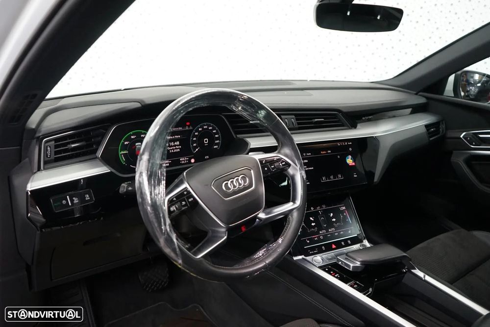 Audi e-tron 50 quattro S line - 24