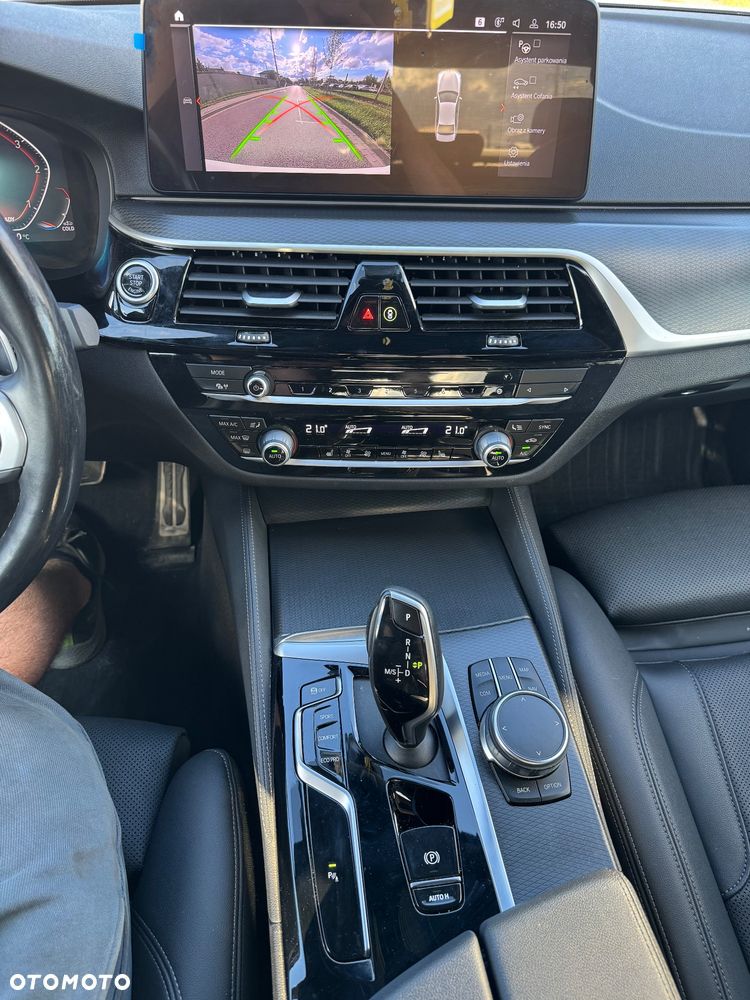 BMW Seria 5 520d xDrive mHEV M Sport sport - 16