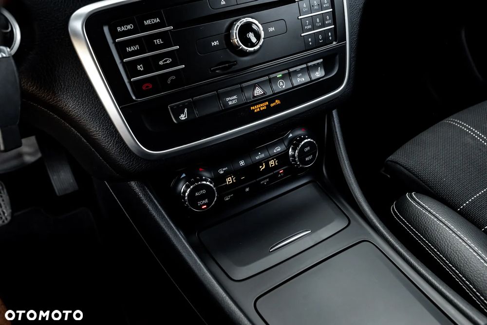 Mercedes-Benz CLA 200 7G-DCT Peak Edition - 34