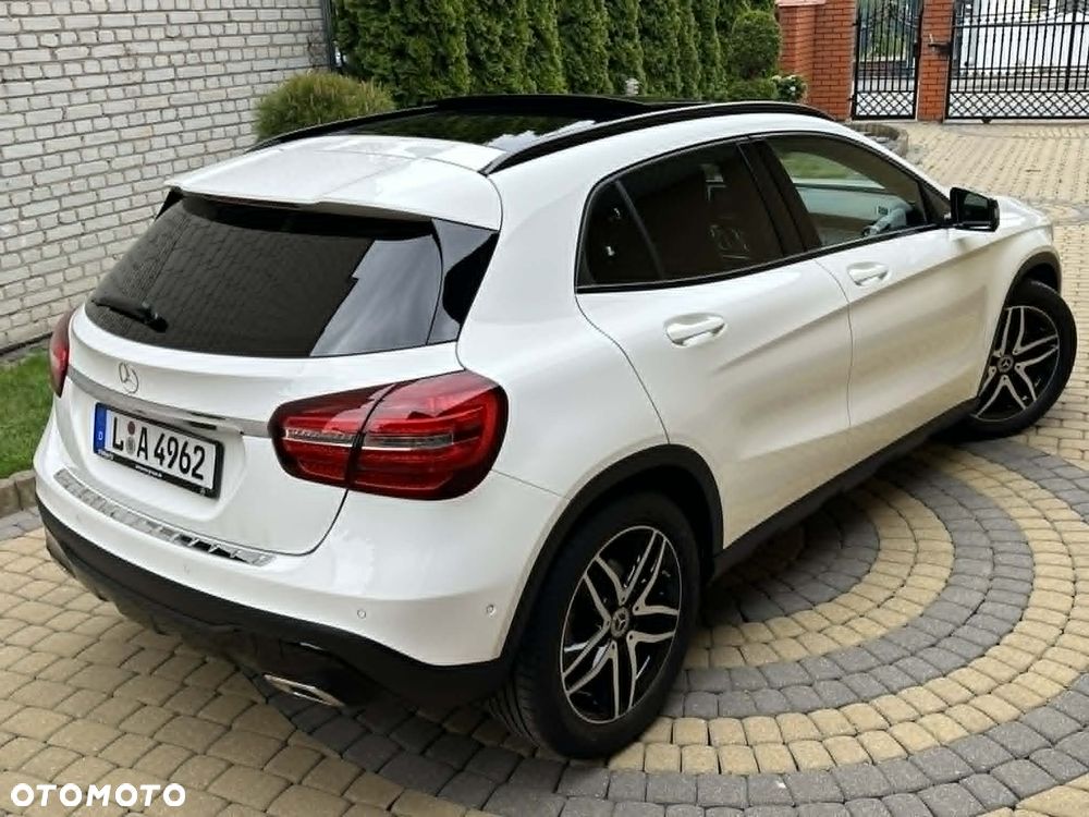 Mercedes-Benz GLA 200 7G-DCT Urban - 13