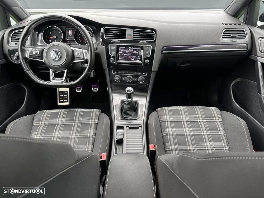 VW Golf 2.0 TDI GTD - 39