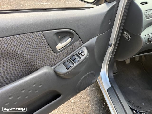 Toyota Yaris Verso 1.4 D-4D Sol ABS+CD - 11