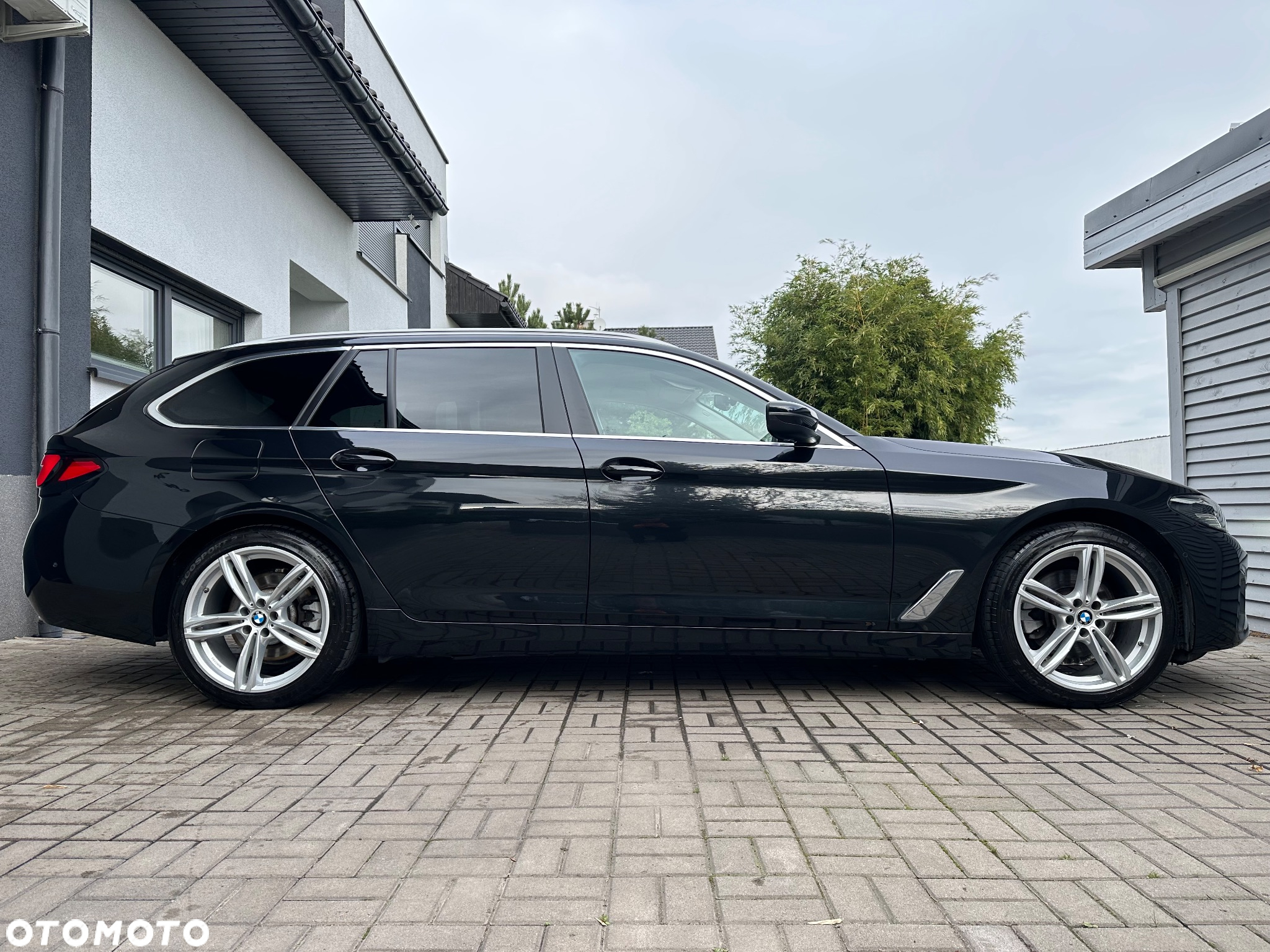 BMW Seria 5 520d xDrive Touring - 6