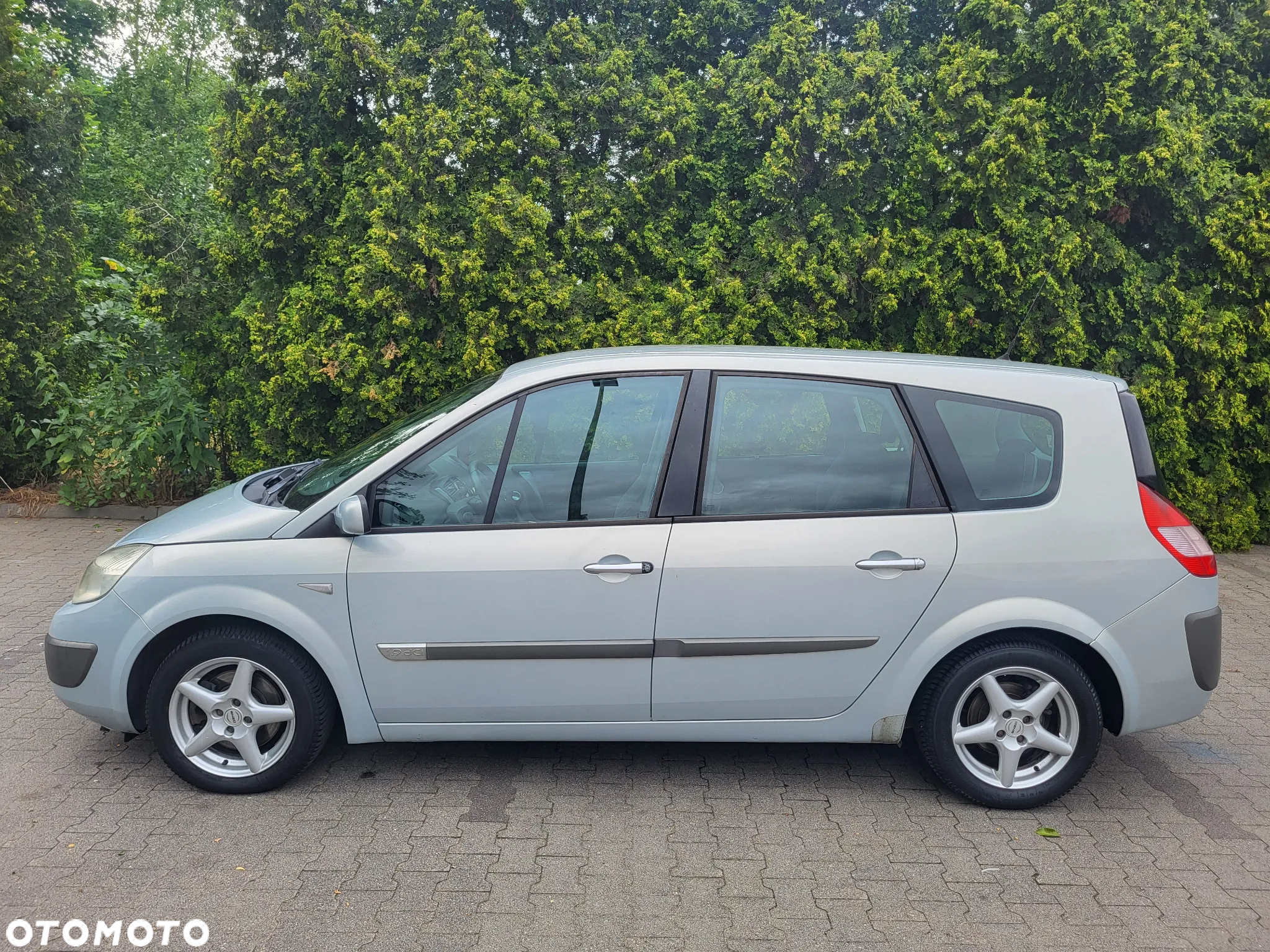 Renault Grand Scenic Gr 1.9 dCi Confort Privilege - 2
