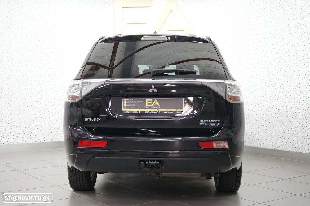 Mitsubishi Outlander 2.0 4WD Plus - 4
