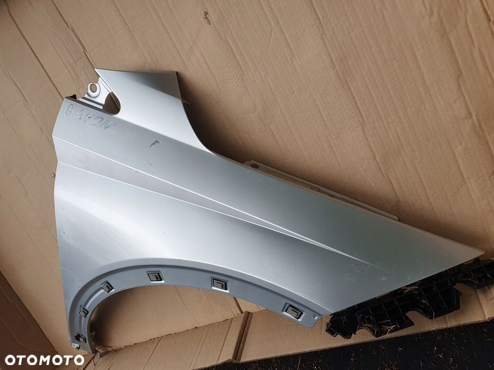 HYUNDAI BAYON BŁOTNIK PRAWY przedni przód srebrny 2017- - 2