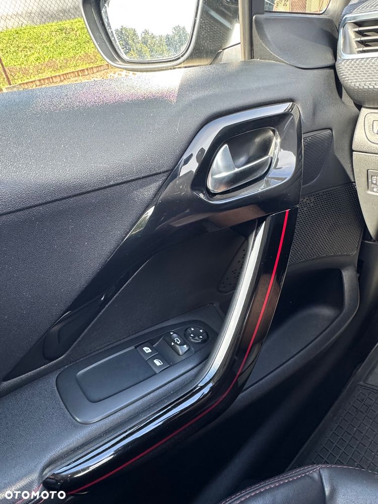 Peugeot 208 PureTech 110 Stop & Start Allure - 23