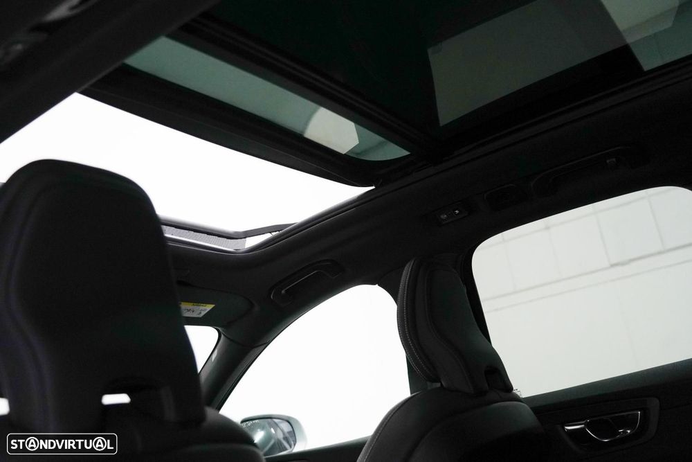 Volvo XC 60 2.0 T8 PHEV R-Design AWD - 8