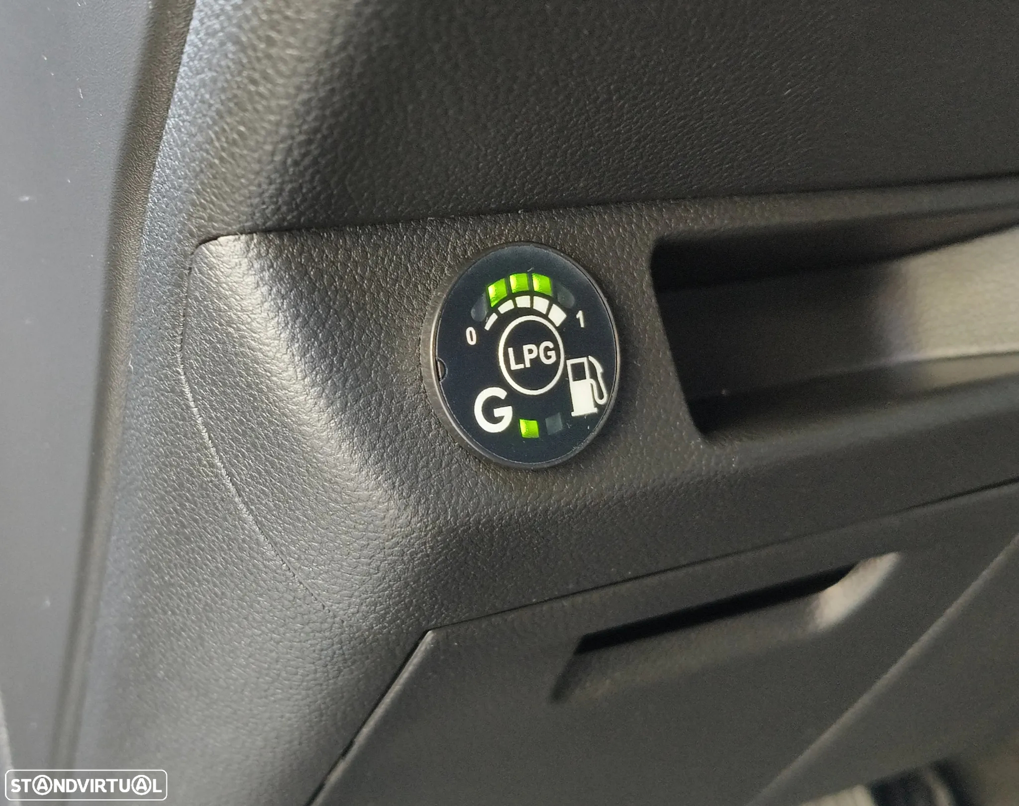 Renault Clio 1.0 TCe Techno Bi-Fuel - 16