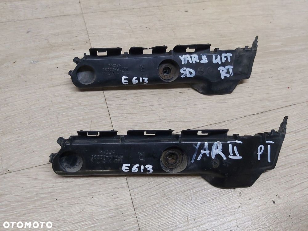 Toyota Yaris II 2006 - 2011 ślizg zderzaka tył prawy 52575-0D030 - 1