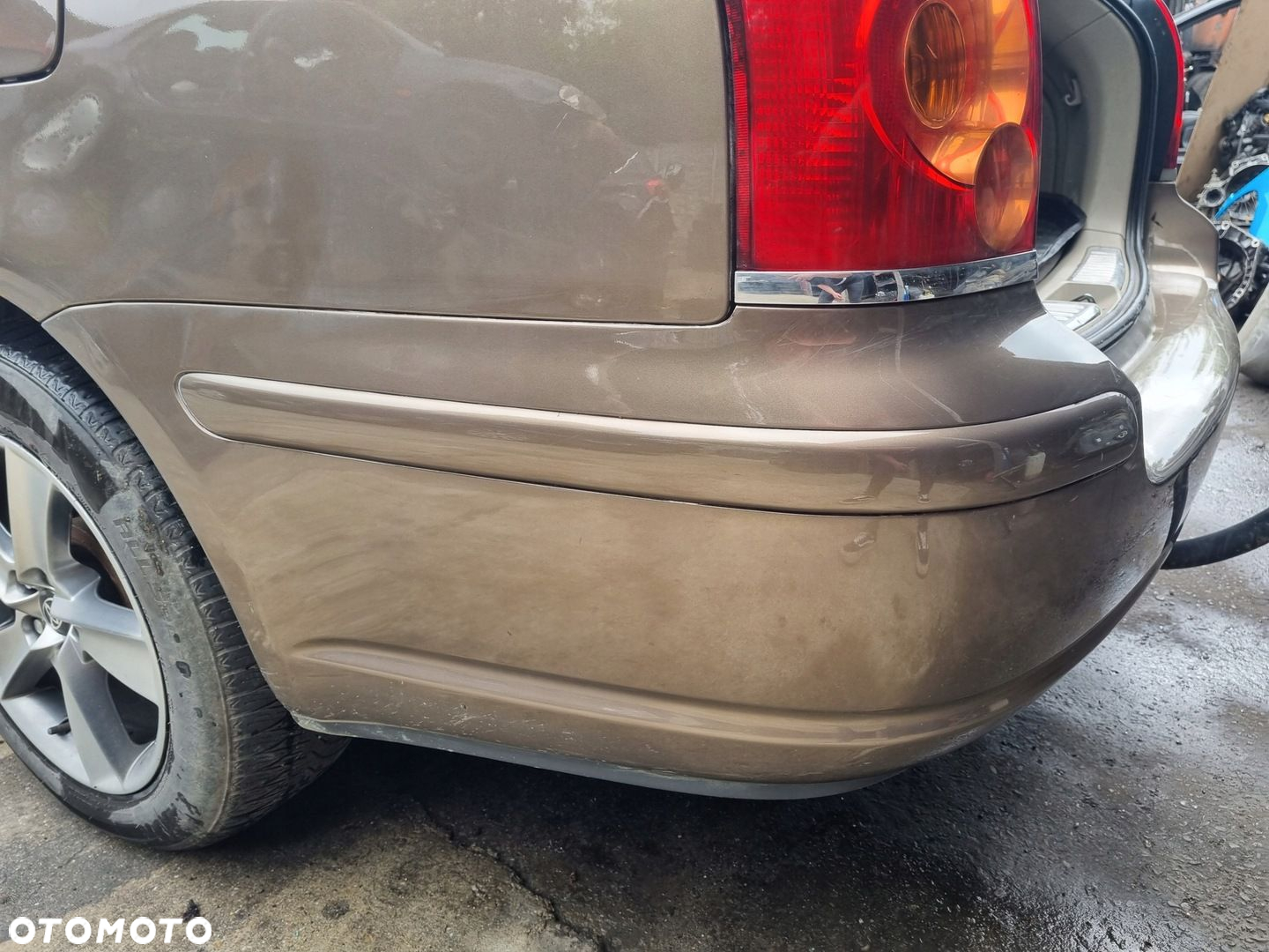 TOYOTA AVENSIS II T25 03-06 2005 r. KOMBI 4Q9 ZDERZAK TYŁ TYLNY - 3