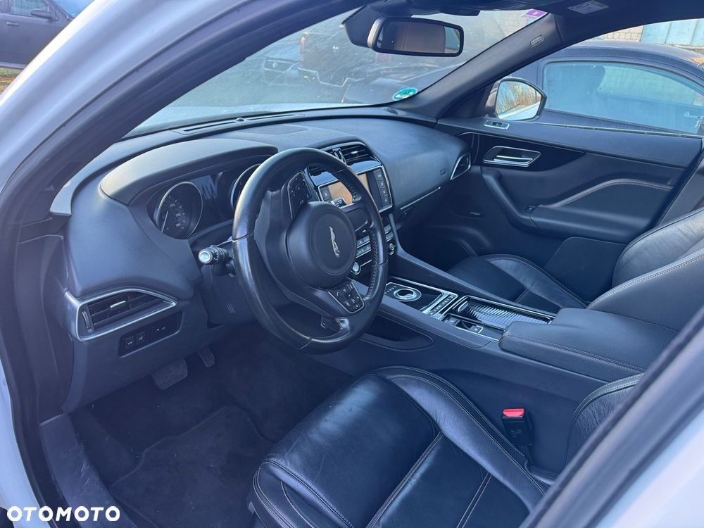 Jaguar F-Pace - 9