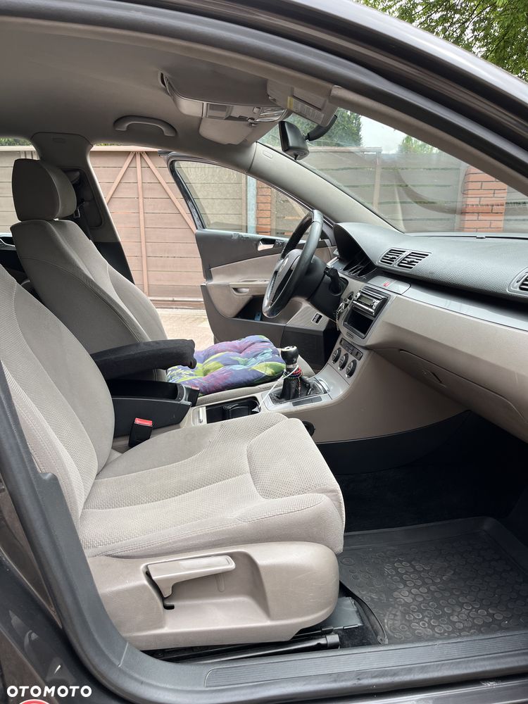 Volkswagen Passat 2.0 TDI Comfortline - 12