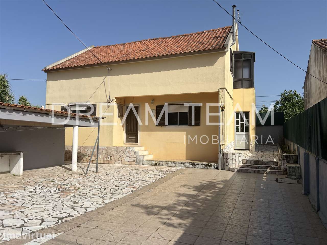 Moradia T3 Bifamiliar na Charneca da Caparica para Remodelação - Grande imagem: 2/32
