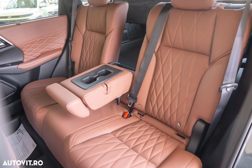 Mitsubishi Outlander 2.4 L 4X4 PHEV Instyle Ultimate - 34