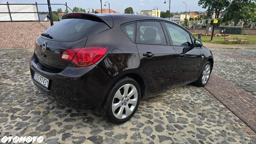 Opel Astra 2013 photo 4