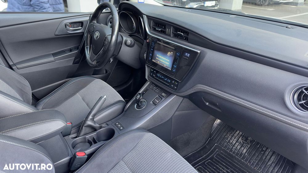 Toyota Auris - 11