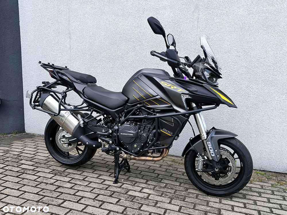 QJMOTOR SRT900S - 8