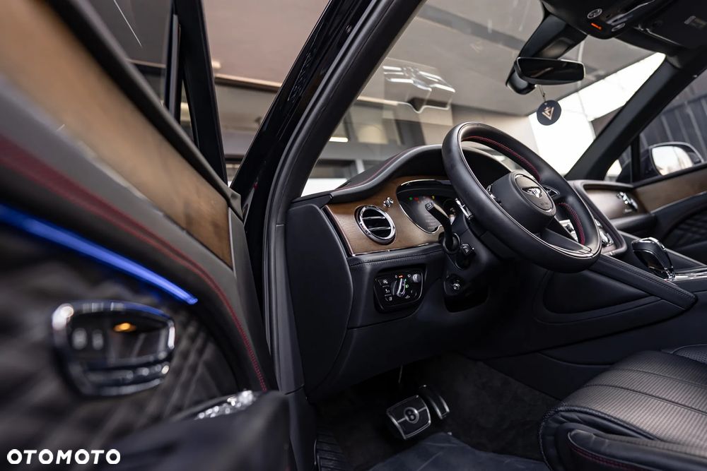 Bentley Bentayga EWB Azure - 21