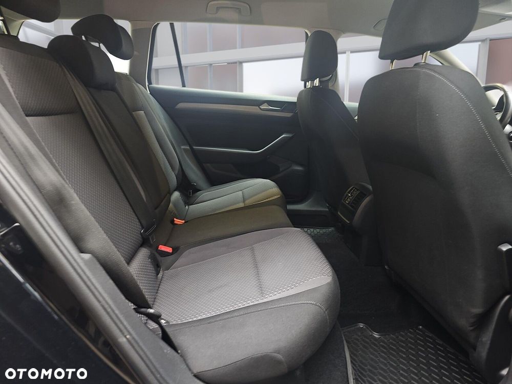 Volkswagen Passat Variant 2.0 TDI EVO Essence DSG - 12