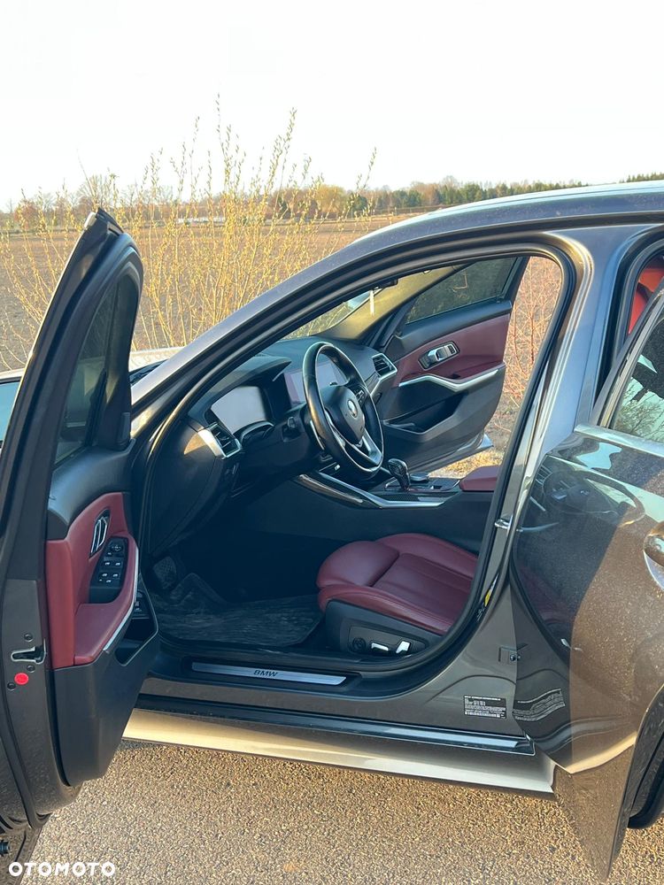 BMW Seria 3 330i xDrive M Sport - 13