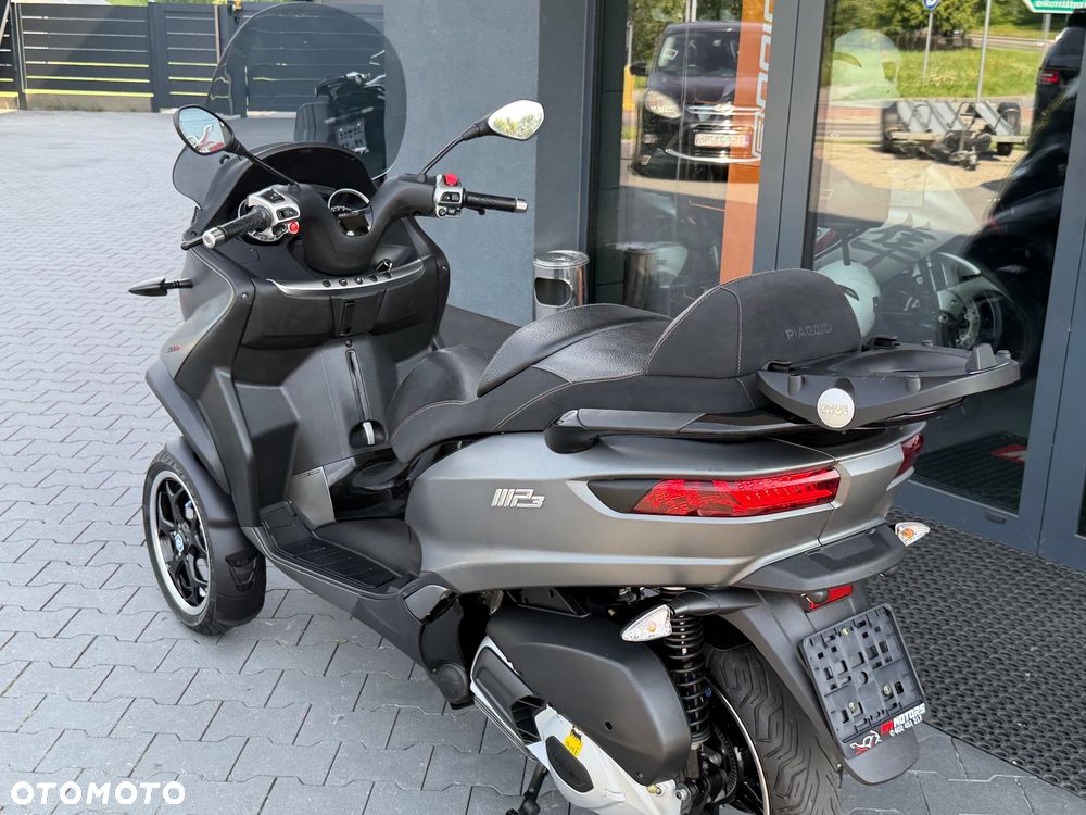 Piaggio MP-3 - 32