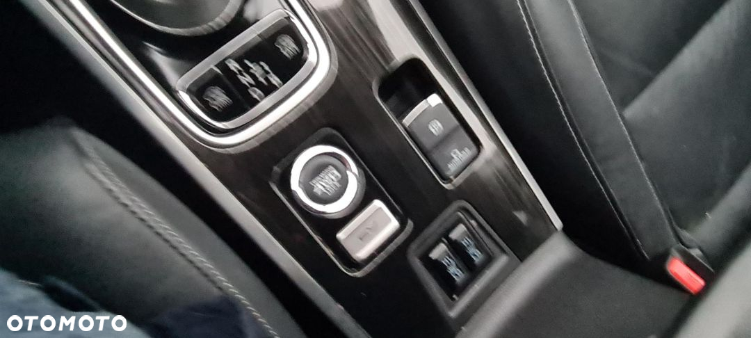 Mitsubishi Outlander 2.0 4WD Plug-In Hybrid Plus - 25