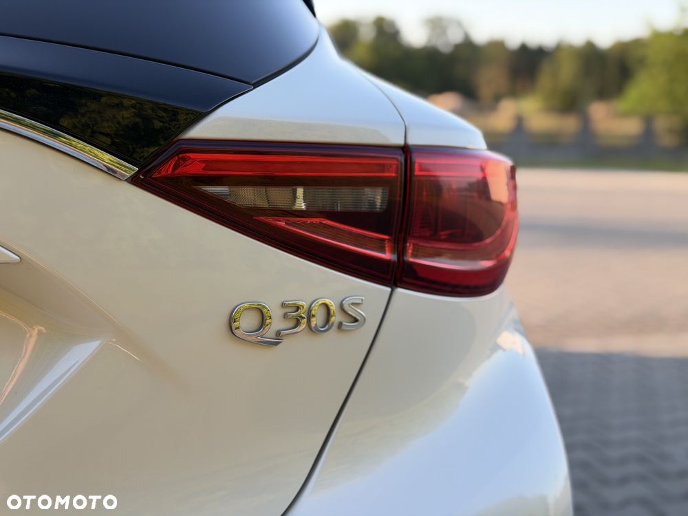 Infiniti Q30 2.2d Sport AWD 7DCT - 12
