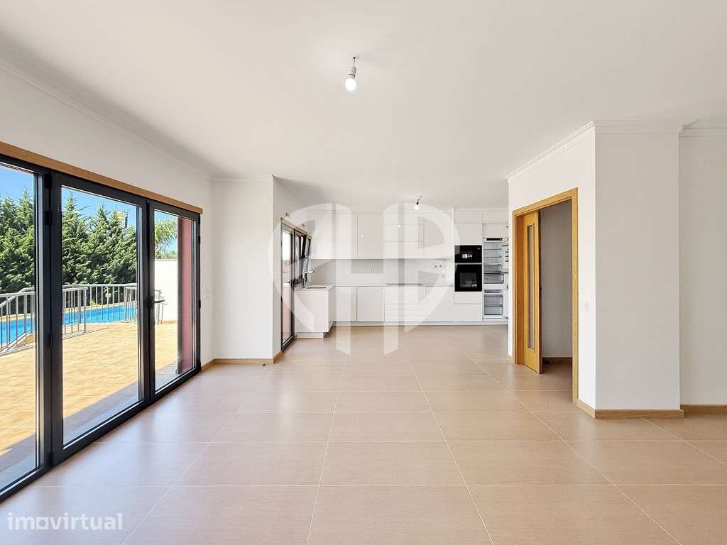 Moradia em Banda T3 com Piscina e Box em Condomínio Privado | Guia,... - Grande imagem: 3/60
