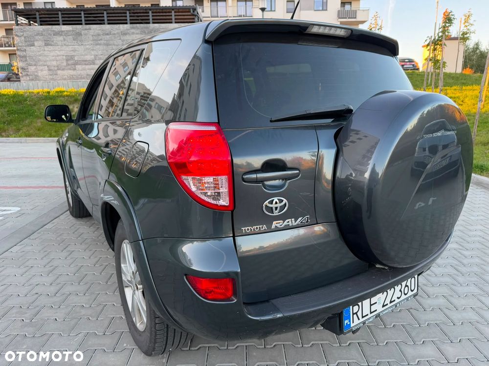 Toyota RAV4 - 16
