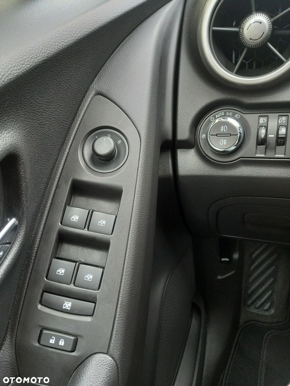 Chevrolet Trax 1.6 LT - 33