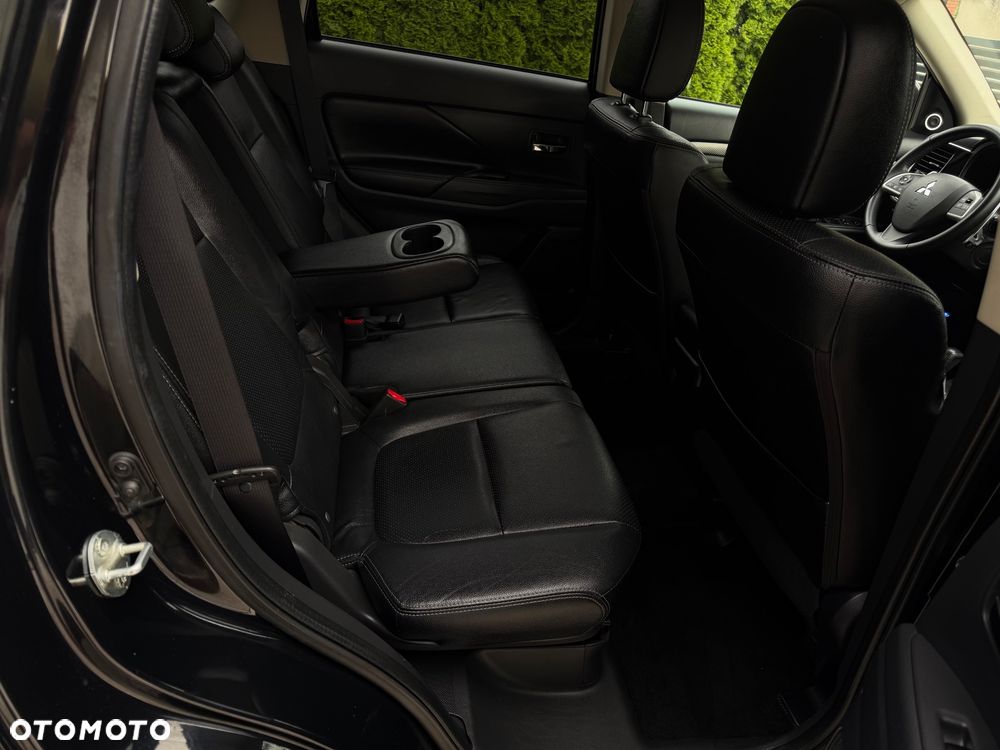 Mitsubishi Outlander 2.0 4WD CVT Diamant Edition+ - 25