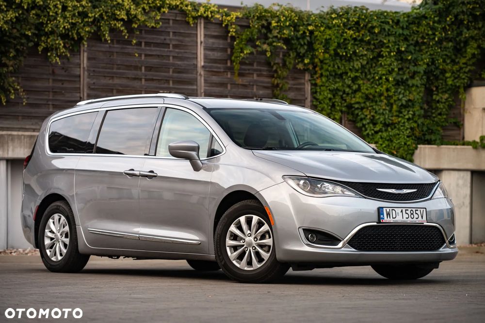 Chrysler Pacifica - 2