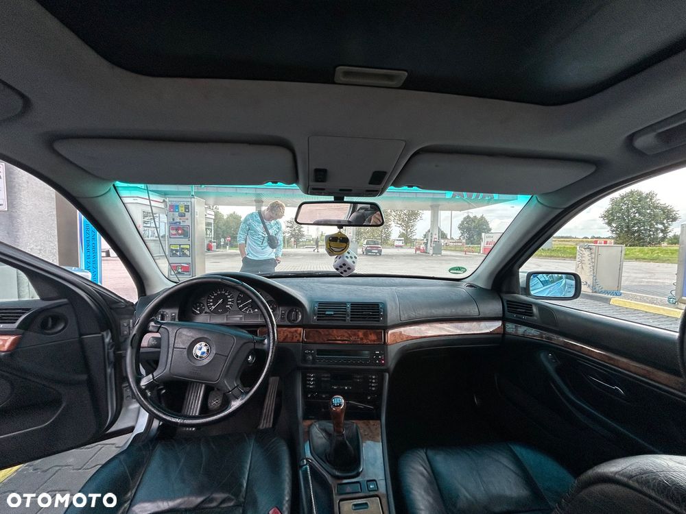 BMW Seria 5 523i - 32
