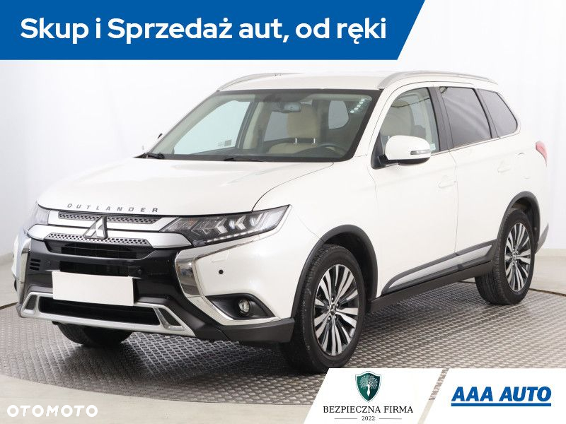 Mitsubishi Outlander - 2