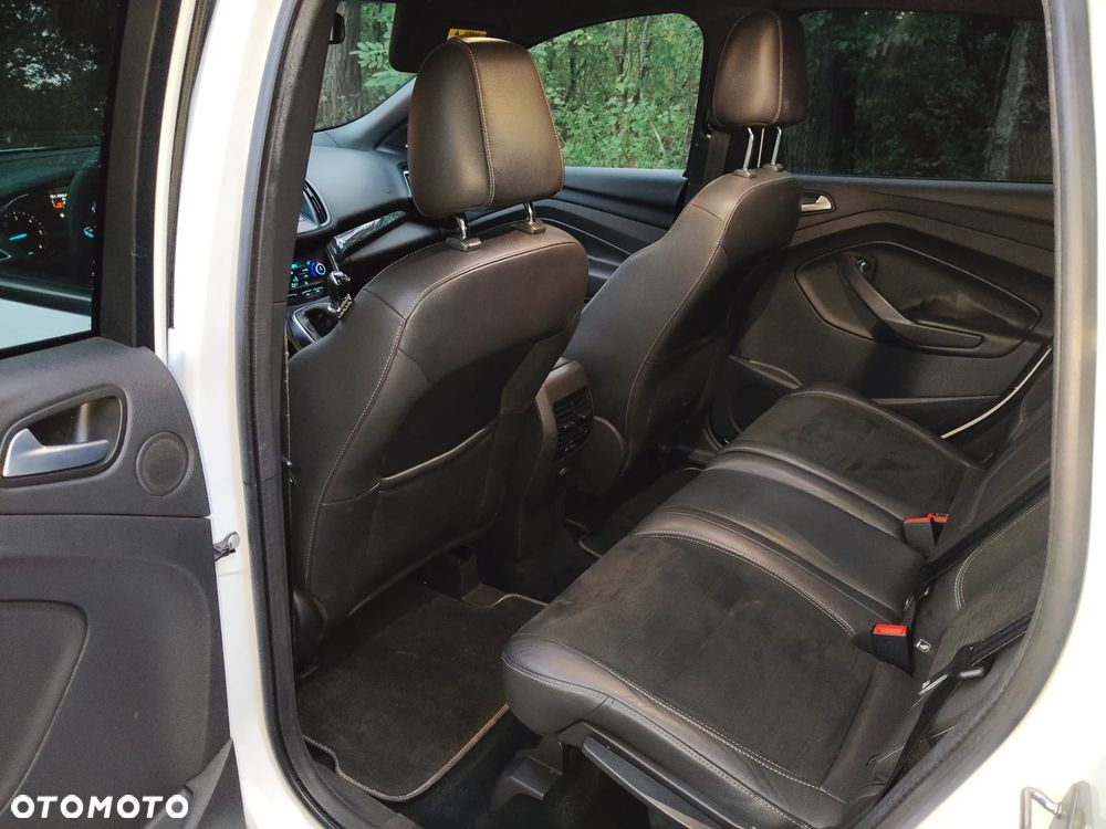 Ford Kuga 2.0 TDCi 2x4 ST-Line - 38