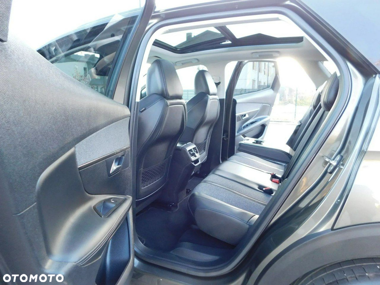 Peugeot 3008 1.5 BlueHDi Allure S&S - 11