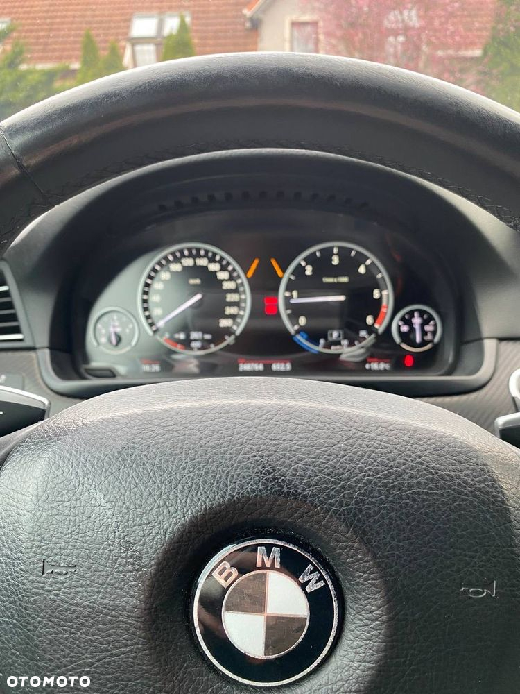 BMW Seria 5 525d xDrive - 11