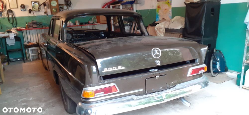 Mercedes-Benz W111 - 13