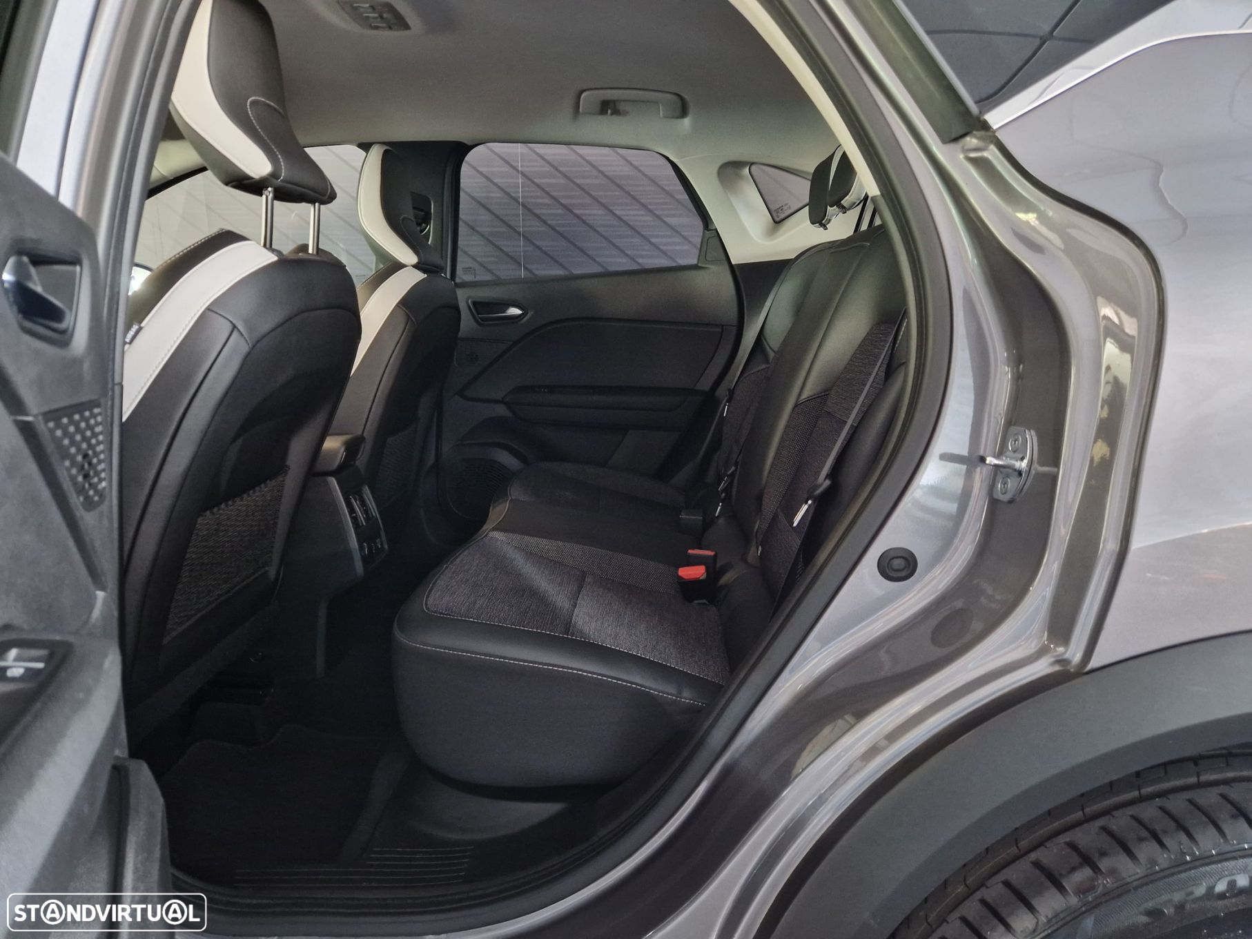 Renault Captur 1.0 TCe Exclusive - 25