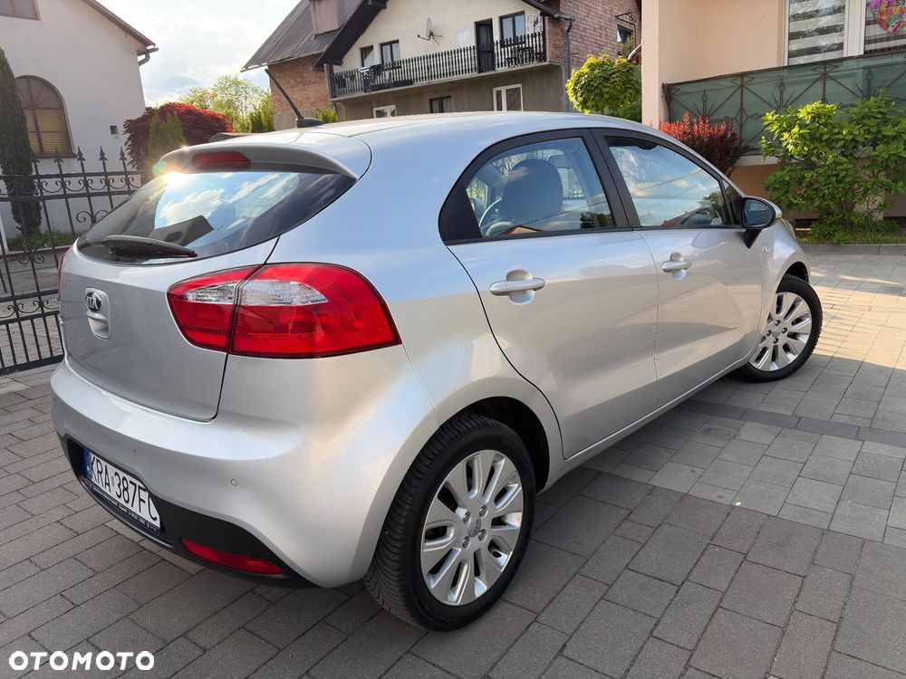 Kia Rio 1.2 L - 3