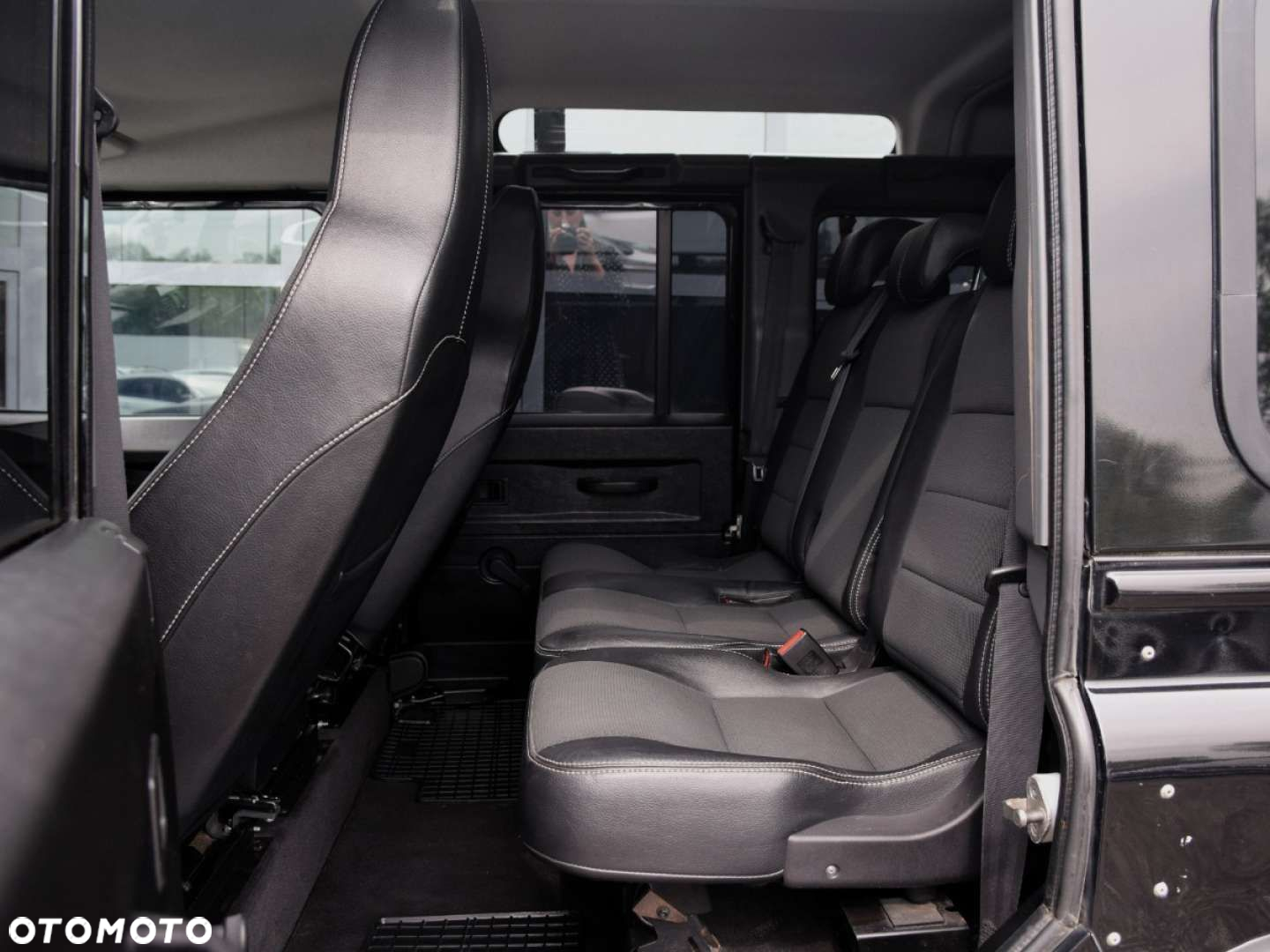 Land Rover Defender - 6