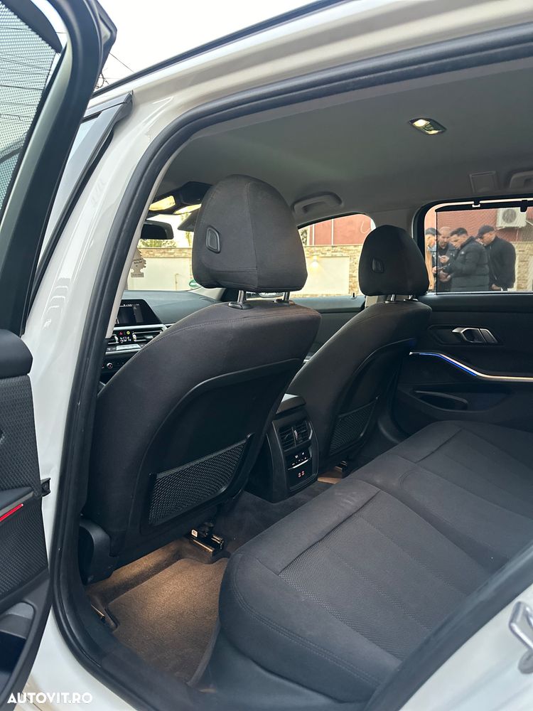 BMW Seria 3 320d xDrive AT MHEV - 11