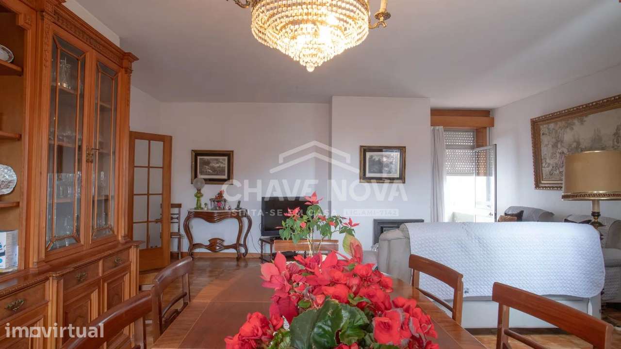 Apartamento T4 com L/G 2 carros frente ao metro - Gaia - Grande imagem: 4/27