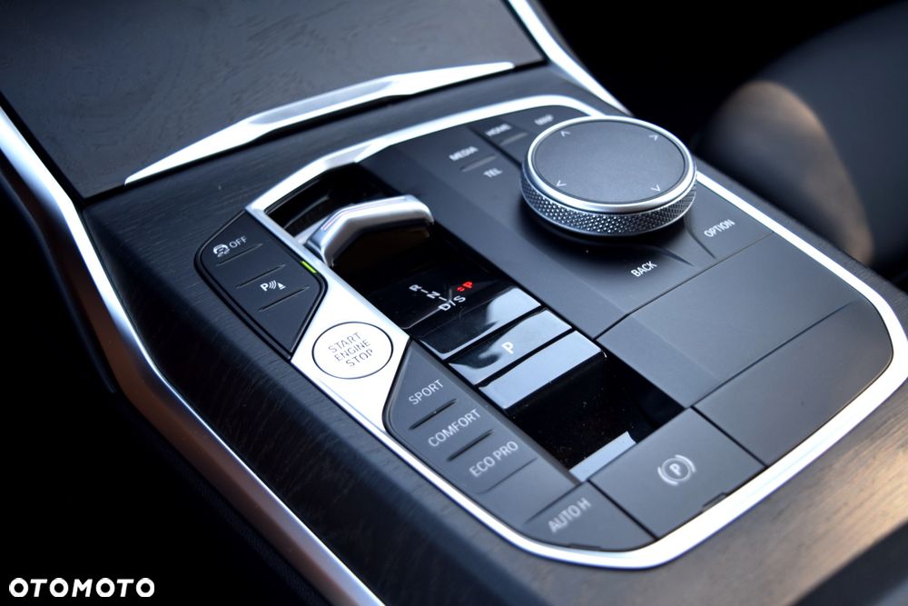 BMW Seria 3 320d xDrive Luxury Line sport - 24