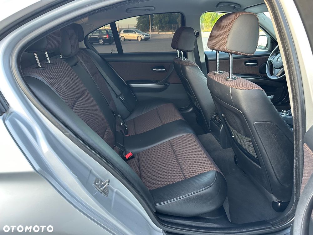 BMW Seria 3 318d DPF Edition Exclusive - 17