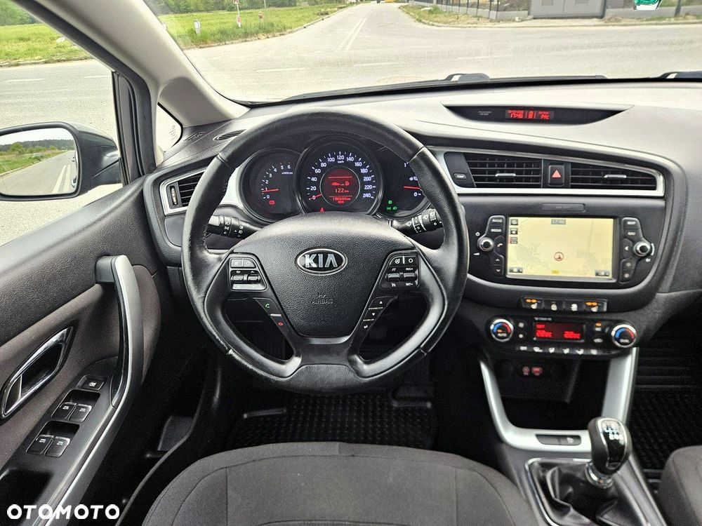Kia Ceed 1.6 CRDi 128 Dream-Team Edition - 27