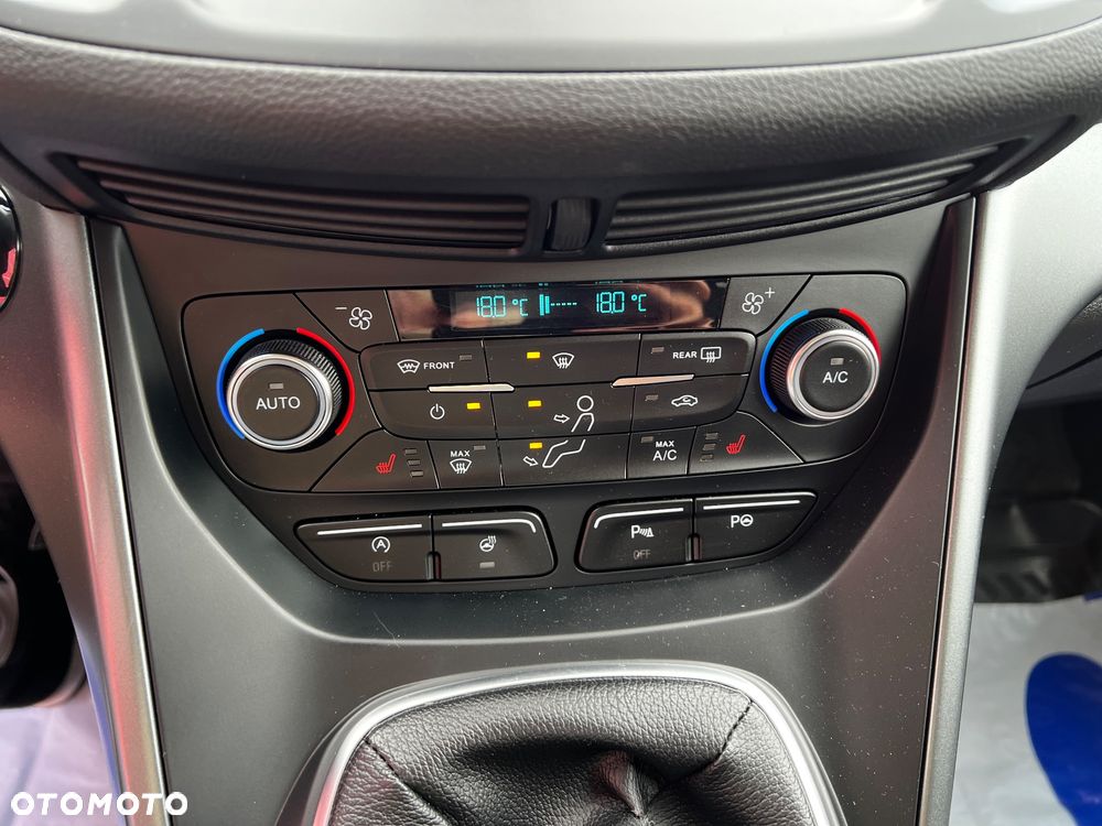 Ford Kuga 1.5 EcoBoost 2x4 Titanium - 30