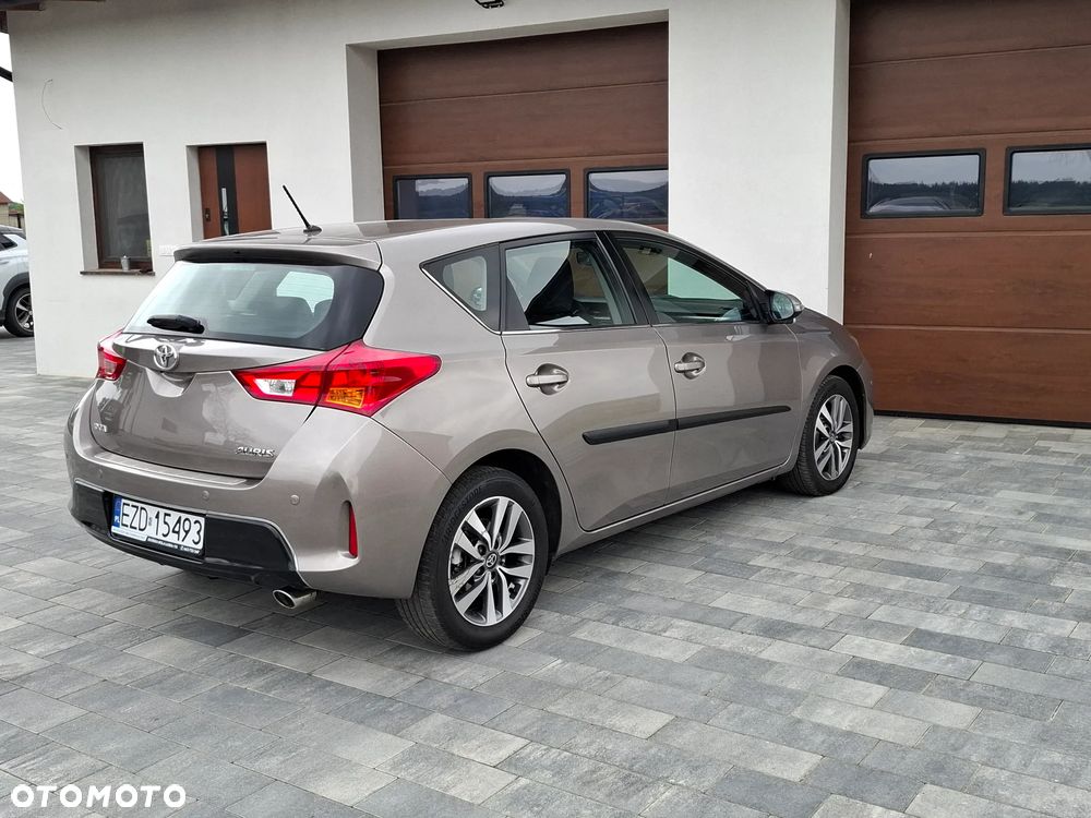 Toyota Auris 2.0 D-4D Executive - 29