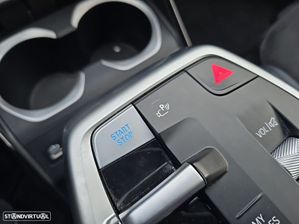 BMW iX2 eDrive20 Pack Desportivo M - 22